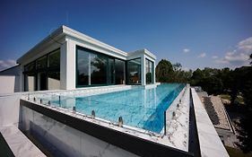 Villa Bauhaus Gold